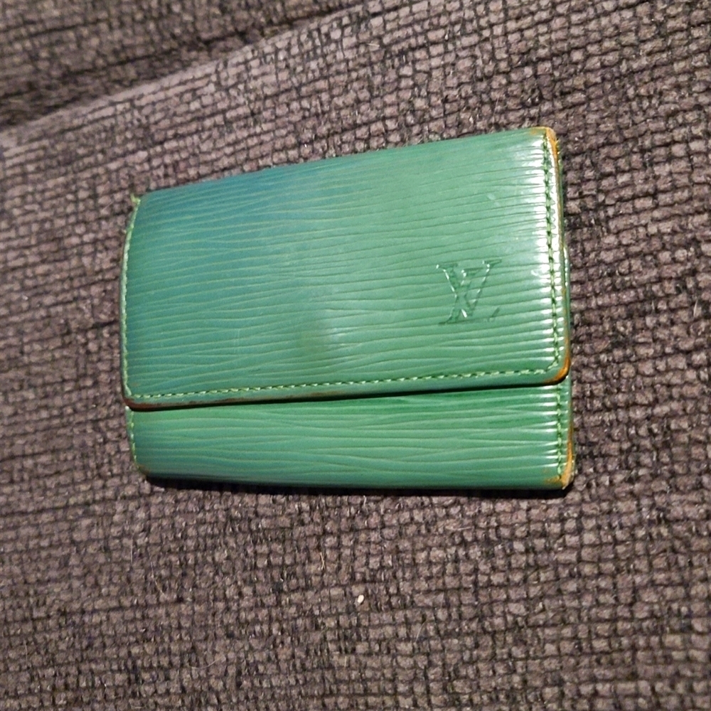 Louis Vuitton | Epi Keyholder